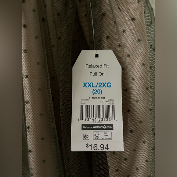 NWT Super cute skirt. Tan with a green overlay. Size 20 - Picture 2 of 4